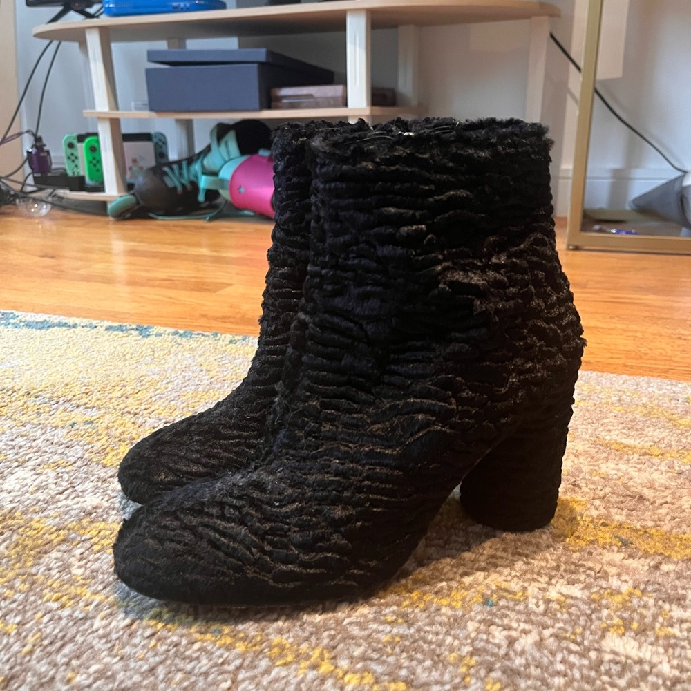 Zara textured furry chunky round heel bootie